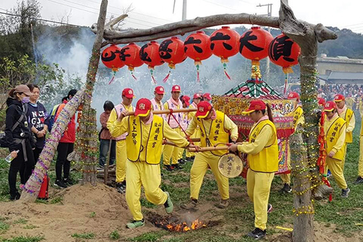 傳統古文化 新春跳火群